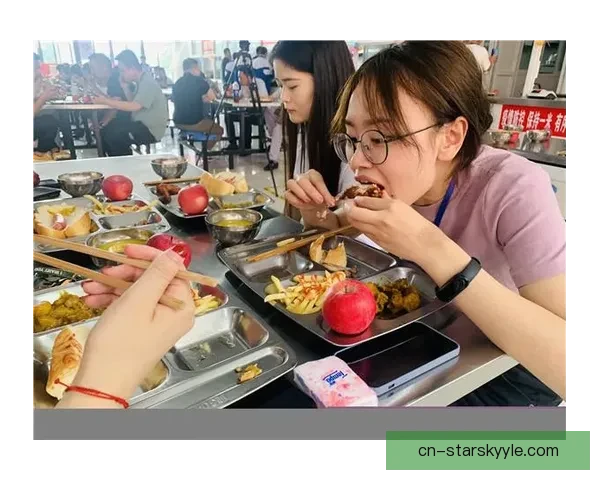 午餐对话中感受高层信任的温度